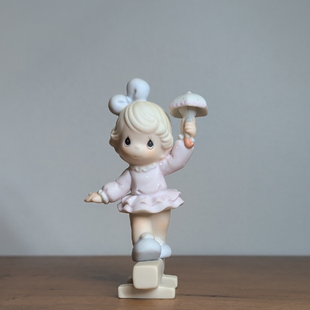 Precious Moments 1993 "Markie" From Sammy's Circus Figurine with Umbrella